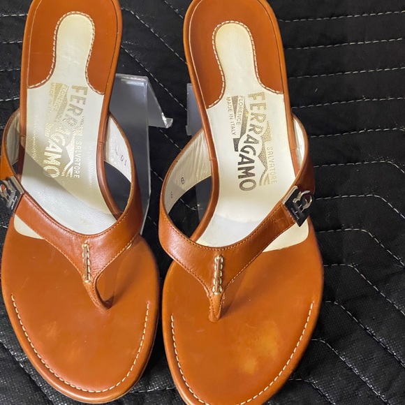 Salvatore Ferragamo- stylish Tan Leather Kitten Heels Slide Sandals Size 6B - Picture 2 of 7